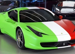 Siêu xe Ferrari khoác cờ Italy