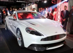 Aston Martin Vanquish "nổi bần bật" trong ngày ra mắt