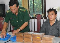 Bắt 22 bánh heroin và 12.000 viên hồng phiến