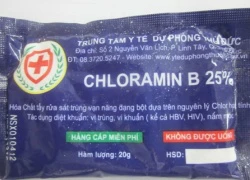 Bé 2 tháng tuổi bị cho uống nhầm chất diệt khuẩn