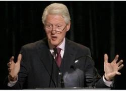 Bill Clinton "bội thu" nhờ diễn thuyết