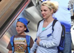 Britney rạng rỡ đi nghỉ Hawaii cùng gia đình