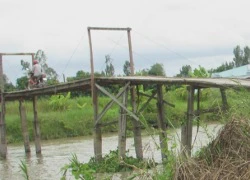 &#8220;Có cầu mới, các em sẽ an tâm đến trường hơn&#8221;