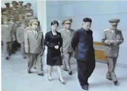 Hàn Quốc lại xôn xao vì người phụ nữ bí hiểm bên cạnh Jong-Un