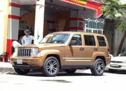 Jeep Cherokee Limited phong trần trên phố Sài Gòn