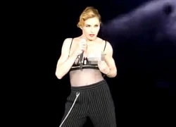 Madonna lại vạch vòng một khoe với khán giả