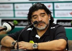 Maradona phủ nhận bị sa thải và công kích Pele