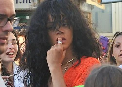 Rihanna trông như ma nữ khi đi mua sắm