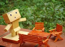 Robot Danbo đáng yêu từ que đè lưỡi