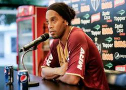 Ronaldinho bị Coca-Cola cắt quảng cáo vì lon Pepsi