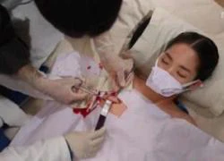 Rùng mình với cảnh phẫu thuật trong "Dr.Jin"