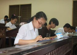 Tuyển sinh 2012: Tốp trên điểm cao, tốp dưới đụng sàn