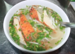 Bánh canh chả cá vừa ngon vừa rẻ trong chợ cây Quéo