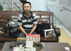 Bắt người Trung Quốc chuyển 4 bánh heroin