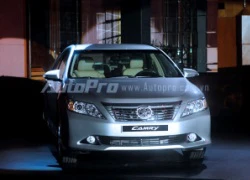 Camry &#8220;nội&#8221; 2012 có giá từ 982 triệu đồng