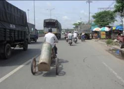 Chở "bom" trên quốc lộ 1A!