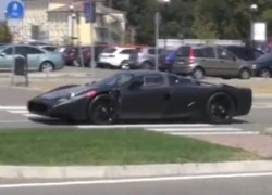 Clip 'hậu bối' của Ferrari Enzo 'xé gió' trên phố