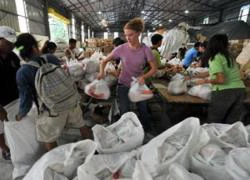 Cơn bão Kai-tak đổ bộ vào Philippines gây mưa lớn