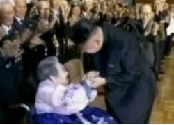 Cựu chiến binh Triều Tiên vỗ tay không ngớt đón Kim Jong-un