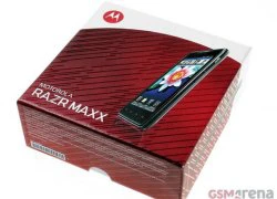 'Đập hộp' Motorola Razr Maxx pin khủng