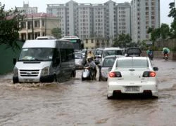 Hà Nội thành 'sông' sau mưa bão