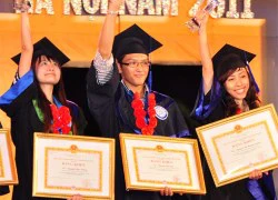 Hà Nội vinh danh 275 thủ khoa đại học năm 2012