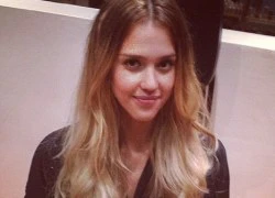 Jessica Alba khoe tóc vàng hoe trên Twitter