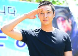 Ji Hyun Woo cô đơn nhập ngũ