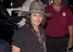 Johnny Depp vui vẻ trở lại sau 2 tháng ly hôn