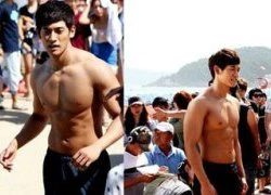 Jung Suk Won cởi áo khoe ngực trần 'miễn chê'