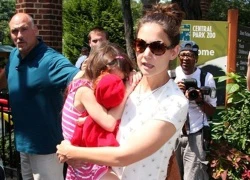 Katie Holmes luôn ám ảnh về điều Tom sùng bái