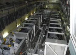 Khói trắng bốc lên từ thiết bị khử xạ ở Fukushima 1