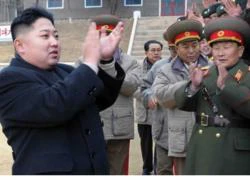 Kim Jong Un thanh sát quân đội trước tập trận Mỹ - Hàn