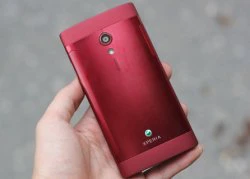 'Mở hộp' Xperia Ion đỏ đầu tiên về VN