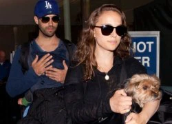 Natalie Portman cáu kỉnh với paparazzi