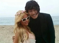 Paris Hilton khoe ảnh từ MV Kpop đầu tay