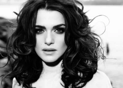 Rachel Weisz thấy ngớ ngẩn nếu nhận mình nổi tiếng