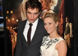 Robert Pattinson "trốn" tại nhà của Reese Witherspoon