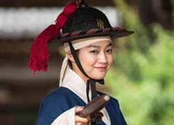 Shin Min Ah &#8216;bất thình lình&#8217; trở thành vệ quân