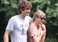 Taylor Swift cho máy bay riêng đến đón bạn trai