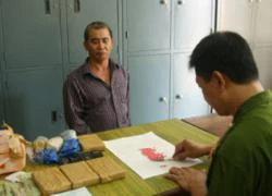 Trùm ma túy bị bắt cùng 4 bánh heroin trong nhà