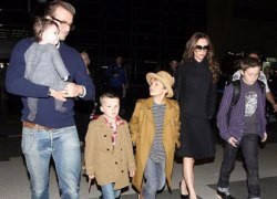 Victoria Beckham tiết lộ lý do ít cười