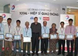 Vinh danh hiệp sĩ giao thông