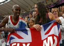 Vợ Mo Farah khiến chồng bẽ mặt giây phút đăng quang