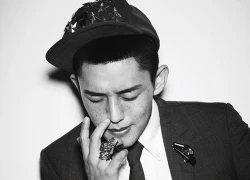 Yoo Ah In khoe mặt tàn nhang trên tạp chí