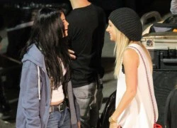 Ashley Tisdale hào hứng trên phim trường của... Selena Gomez