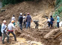 Báo Thanh Niên đến với đồng bào vùng lở núi