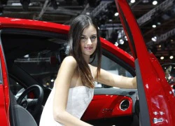 Bóng hồng xinh đẹp tại triển lãm Paris Motor Show 2012