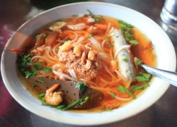 Bún riêu cua đông khách ai cũng biết