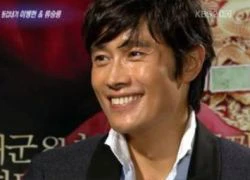 Byung Hun cười tít mắt khi nhắc đến bạn gái